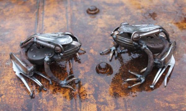 “铁皮青蛙”成了古董，不如来感受一下废铁皮青蛙的艺术感