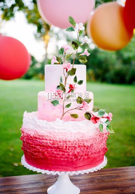 渐变色婚礼蛋糕