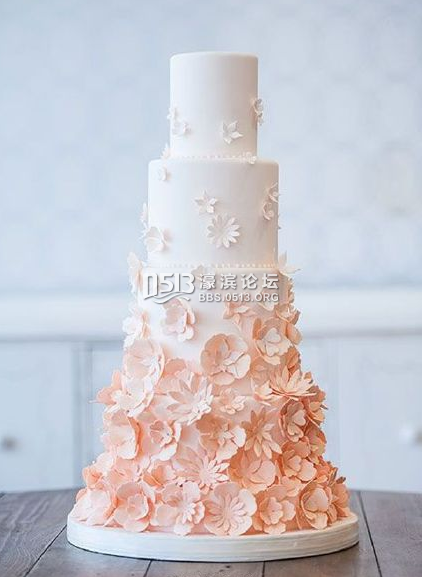渐变色婚礼蛋糕