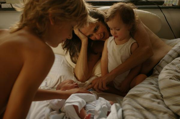 在产房第一眼看见弟弟妹妹，孩子们是什么表情？