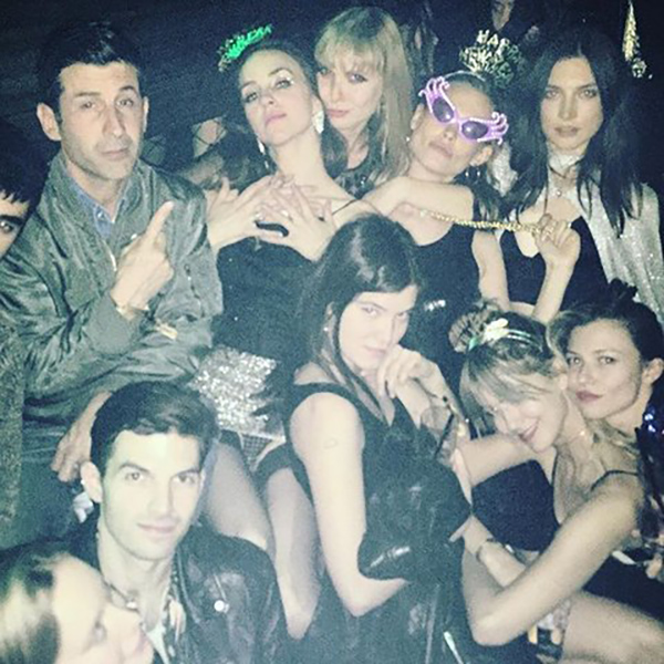 参加年会怎么穿才显得比较高级？不如从欧美网红身上找找灵感