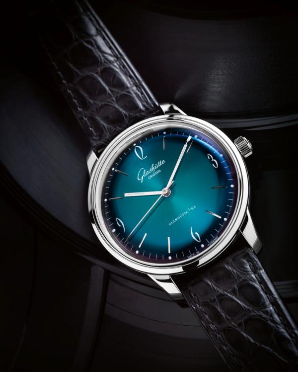时间不语：魅蓝流光，这些腕表钟爱的蓝色元素