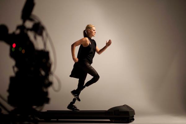 上天剥夺了她的双腿，却拿不走她跑步的权利