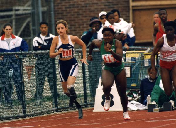 上天剥夺了她的双腿，却拿不走她跑步的权利