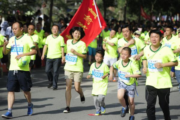 小学生每天一千米，高中生每天两千米……当跑步进入寒假作业