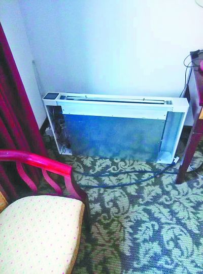 湖北一游客外出旅游嫌天冷自带空调入住酒店