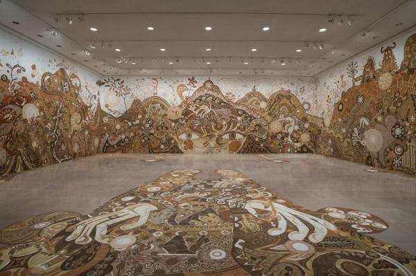 尘土也能用来画画？没错！他用尘土创造了一个绚烂的世界