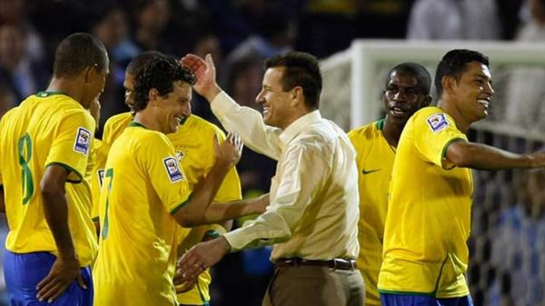 中超买巴西国脚一年花10亿，下一个该挖主帅邓加了？