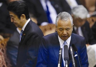 安倍经济重将甘利明涉嫌受贿宣布辞职，石原慎太郎之子接任