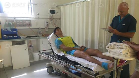 孙杨澳洲集训受重伤右脚跖骨骨折，估计6周才能痊愈