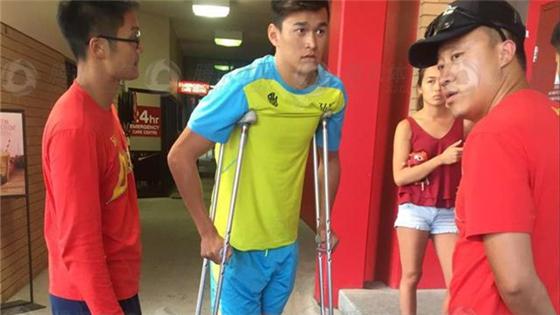 孙杨澳洲集训受重伤右脚跖骨骨折，估计6周才能痊愈