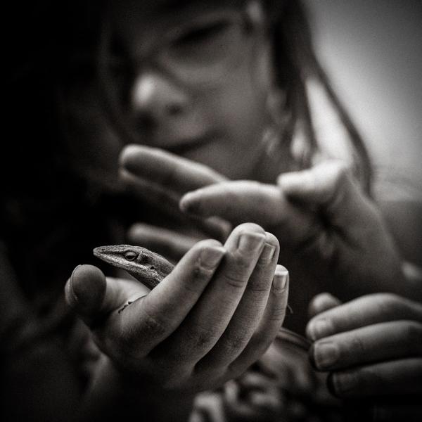 妈妈用这些照片告诉人们，身为女孩当无所畏惧