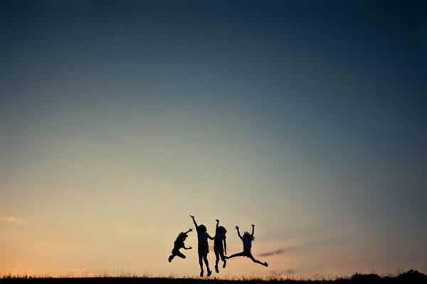 妈妈用这些照片告诉人们，身为女孩当无所畏惧