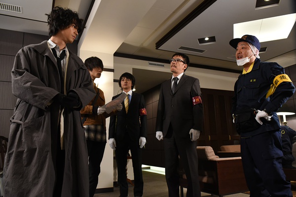 虽然是双男主，但这部推理剧没像卷福华生那样发糖