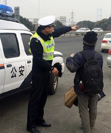 澎湃联播|有钱没钱，回家过年