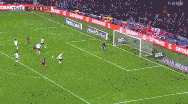 躲在“大哥”梅西的身后，苏亚雷斯忘了咬人的滋味