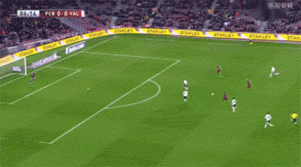 躲在“大哥”梅西的身后，苏亚雷斯忘了咬人的滋味