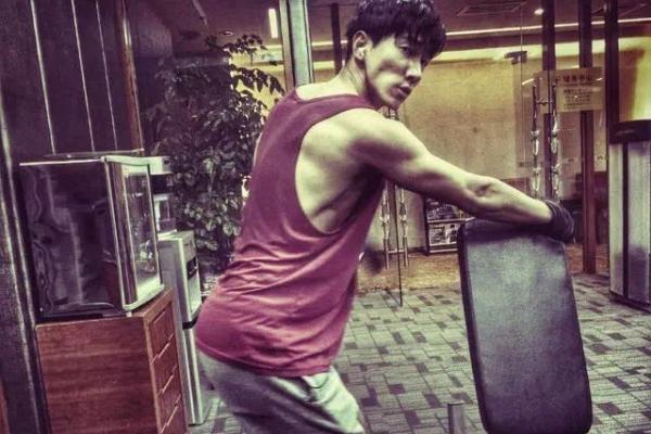 翘臀不是女生专利！欲成男神，赶快修炼你的“跑步马达”