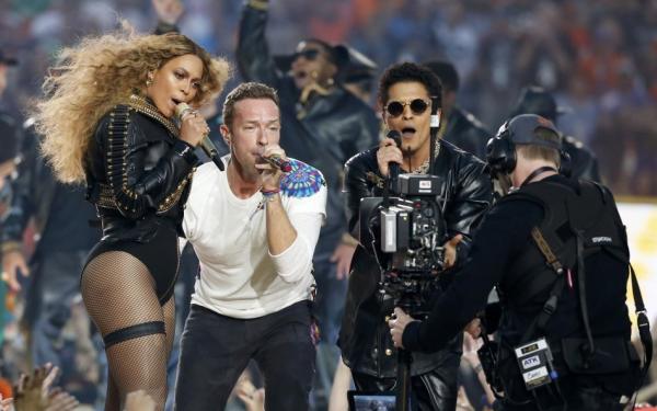 超级碗上的碧昂斯火星哥和Gaga，他们可没对口型
