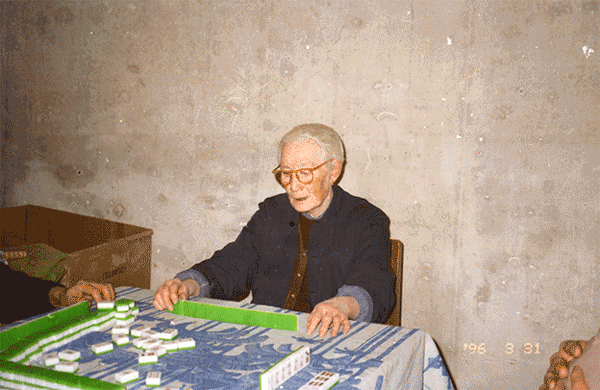 趣看|看爸妈如何在旧照中动起来