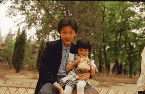 趣看|看爸妈如何在旧照中动起来