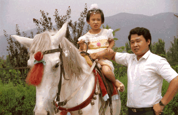 趣看|看爸妈如何在旧照中动起来