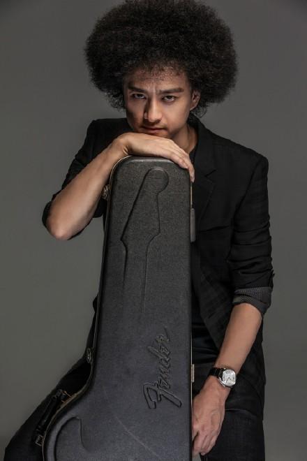 小心赵英俊，他写的歌会洗脑