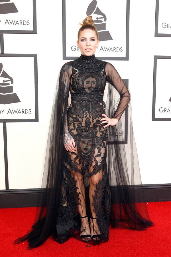 格莱美红毯十大女星着装“车祸”现场