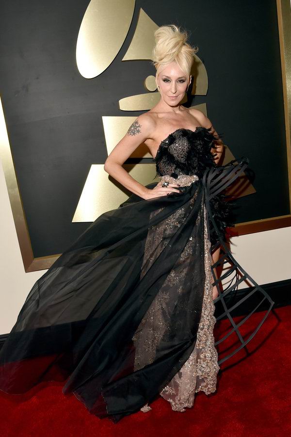 格莱美红毯十大女星着装“车祸”现场