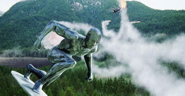 城会玩|他们真的上天了，还踩着一块冲浪板