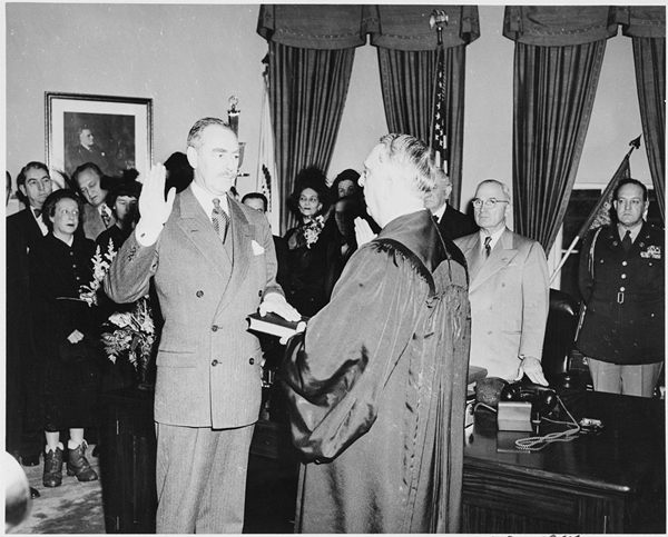 国防部长路易斯·约翰逊：美国兵败朝鲜的替罪羊