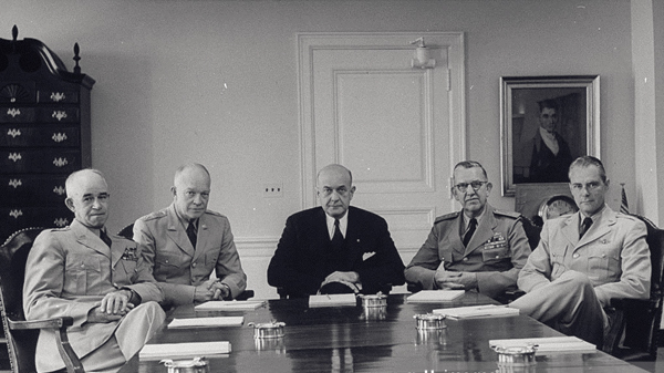 国防部长路易斯·约翰逊：美国兵败朝鲜的替罪羊