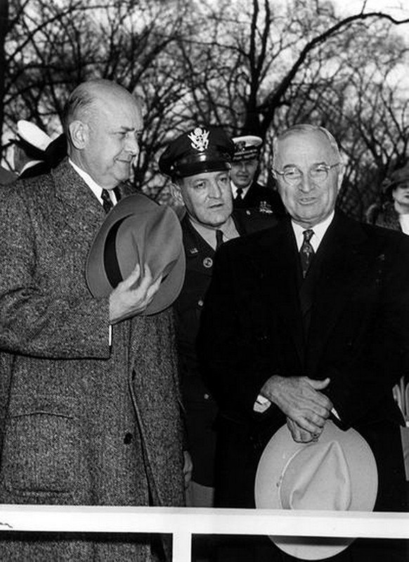 国防部长路易斯·约翰逊：美国兵败朝鲜的替罪羊