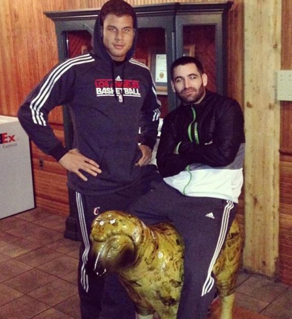 为什么霍华德格里芬没被交易？反正今年你们也打不过勇士