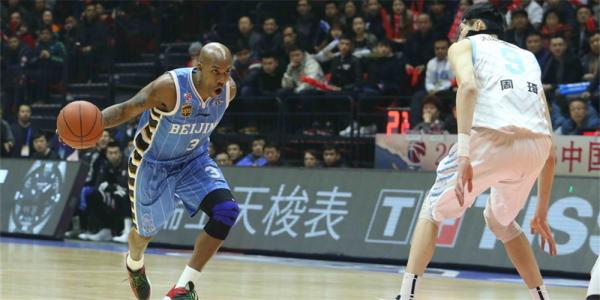 39岁的他拿下37分，至少马布里这“老头”还在战斗