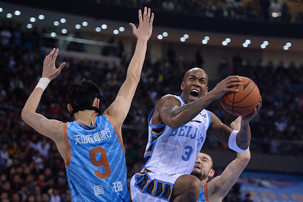 被淘汰的马布里上了最好的一课，他是周琦成长的“启蒙老师”