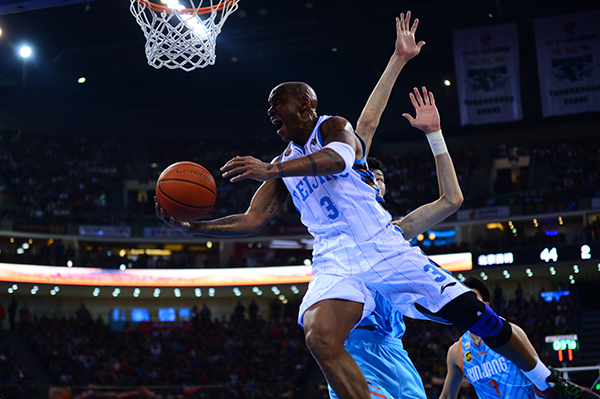 被淘汰的马布里上了最好的一课，他是周琦成长的“启蒙老师”