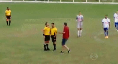 德甲主裁退场罢吹9分钟，“黑衣法官”任性起来远比这可怕