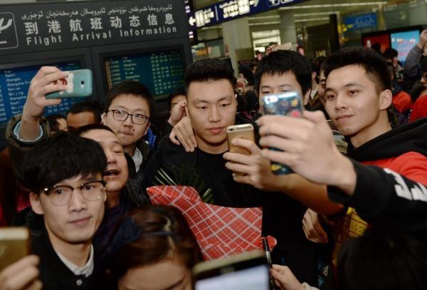 顶着两万人的滔天骂声，李根过着怎样的“叛逆”生活