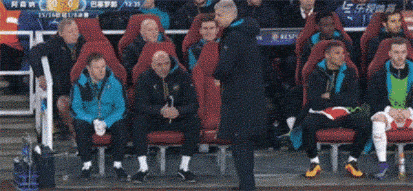 梅西打破切赫10年金身，捷克门神这赛季被队友卖了多少回