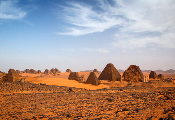 这里的金字塔比埃及多得多，速来！