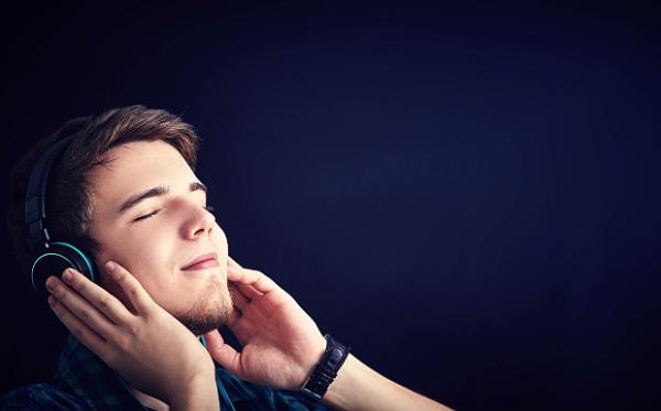 在飞机上做这些事情，会让自己成为不懂礼貌的“熊大人”