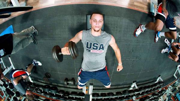 是伤病成就了库里！当年他差点拿死人的跟腱治疗脚踝