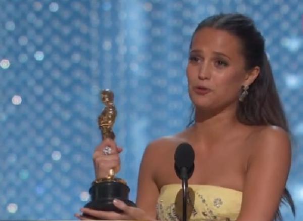 《聚焦》获奥斯卡最佳原创剧本，导演感谢记者和受害人