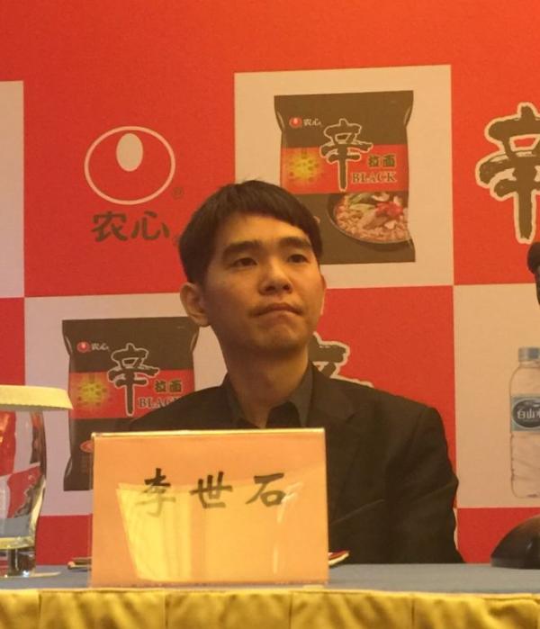 李世石：人工智能难以征服围棋，柯洁愿全押李世石大胜