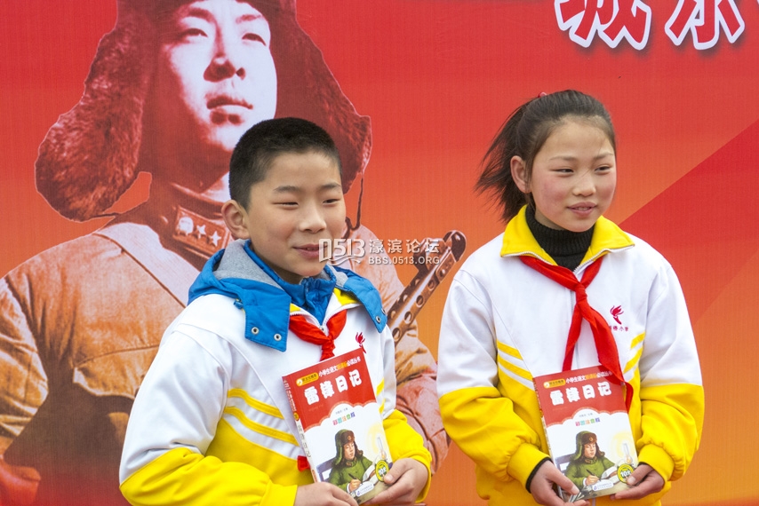 南通市举行 商居互助树新风 邻街共建好家园学雷锋集中志愿服务 (7).jpg