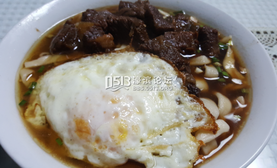 红烧牛肉手擀面。