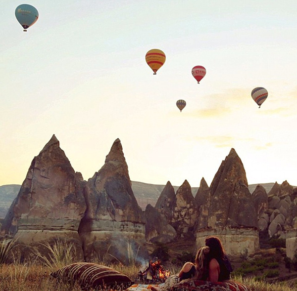 14岁起相恋携手周游世界，这对情侣就这样虐死单身狗