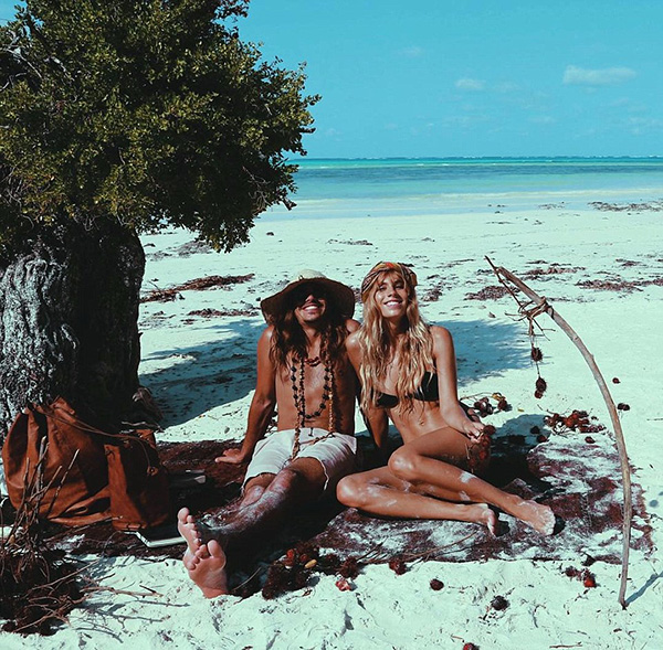 14岁起相恋携手周游世界，这对情侣就这样虐死单身狗