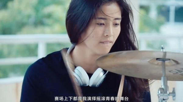 “退役门”后女足迎来新“大腿”，这位新国门还是摇滚女青年